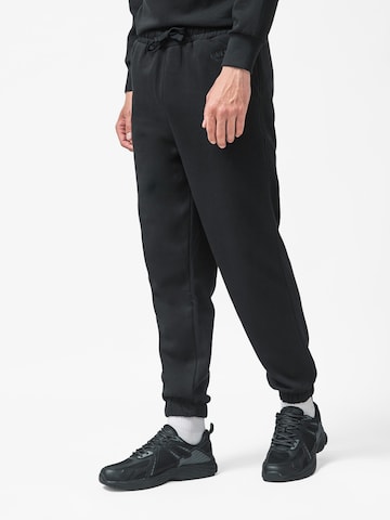 L'Arte Milano Tapered Hose‌‌‌ in Schwarz