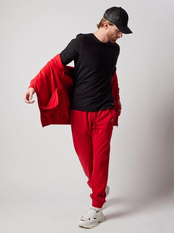 OWN Off With Nature Regular Broek 'Joggers Felpati' in Rood