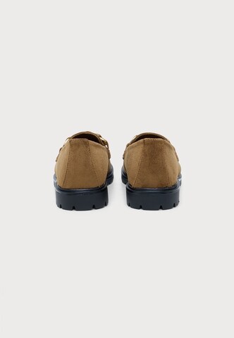 Chaussure basse 'Irma' ABOUT YOU en marron