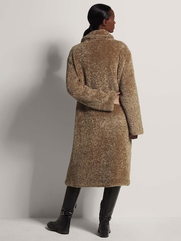 MADELEINE Between-Seasons Coat in Brown