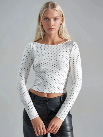 Busem Blouse in White: front