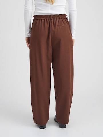 Wide leg Pantaloni 'Maya' di Peppercorn in marrone