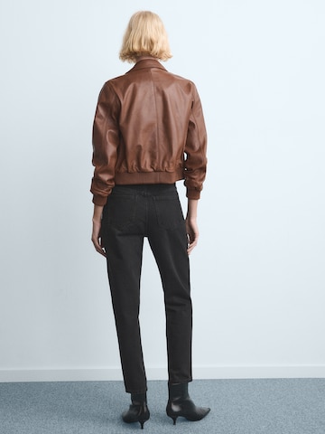 MANGO Regular Jeans i svart