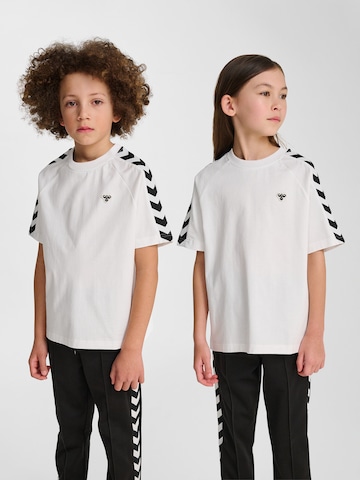 Hummel Shirt in Wit: voorkant
