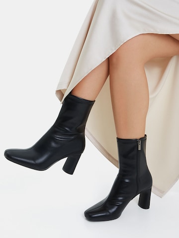 Bottines Bershka en noir : devant