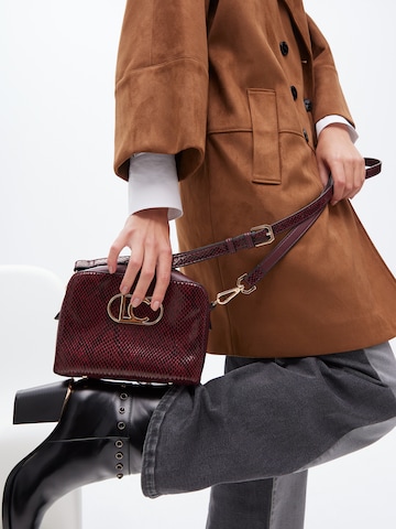 Lola Casademunt Crossbody bag in Red: front