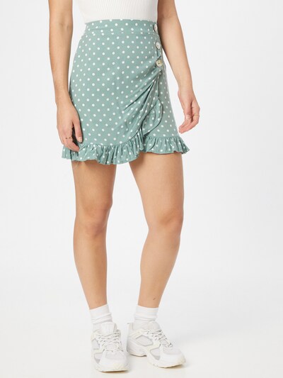 Trendyol Shorts in mint / weiß, Modelansicht