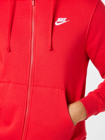 Nike Sportswear Regular Fit Sweatjacke  'Club Fleece' in Rot