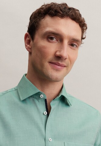 Coupe regular Chemise business SEIDENSTICKER en vert