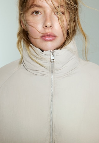 Giacca di mezza stagione di Pull&Bear in bianco