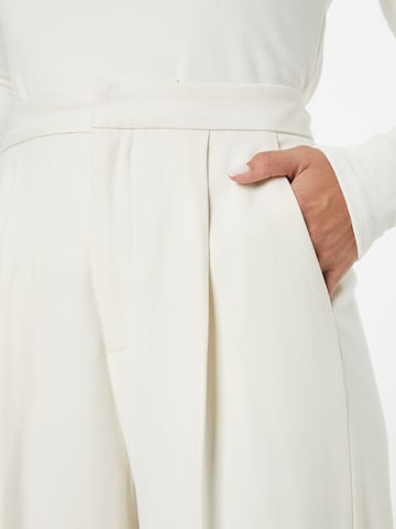 Wide leg Pantaloni con piega frontale di Copenhagen Muse in bianco