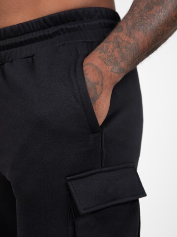 Gorilla Wear Tapered Cargobroek 'Hudson' in Zwart