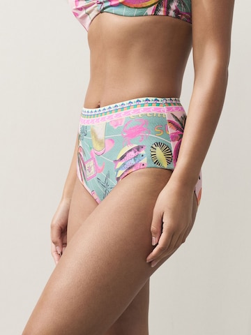 Slip costum de baie de la Next pe verde