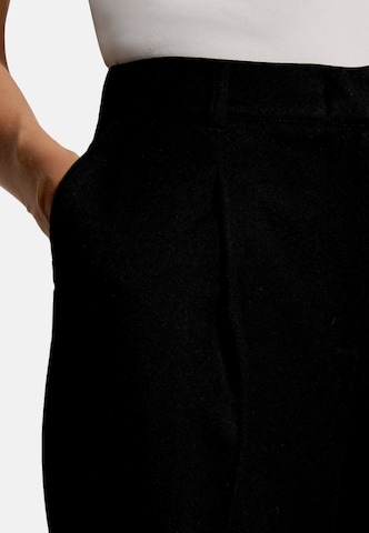regular Pantaloni con pieghe di zero in nero