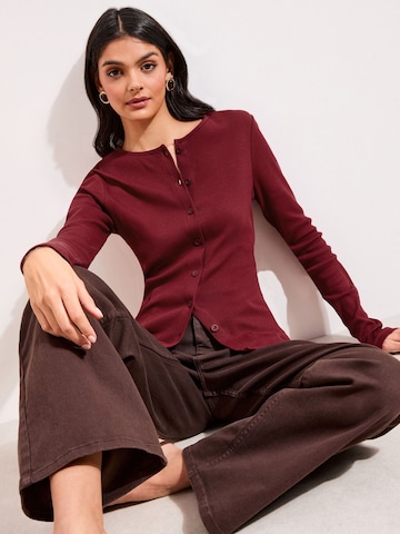 Geacă tricotată de la Friends Like These pe roșu