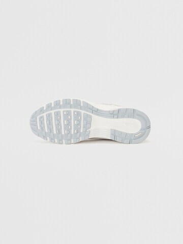 Nike Sportswear Σνίκερ χαμηλό 'P-6000 SE' σε λευκό