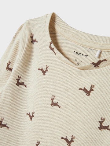 Tricou 'NMNROKO' de la NAME IT pe alb