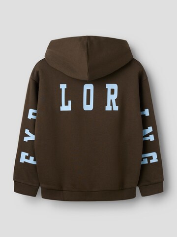 NAME IT - Sudadera en marrón