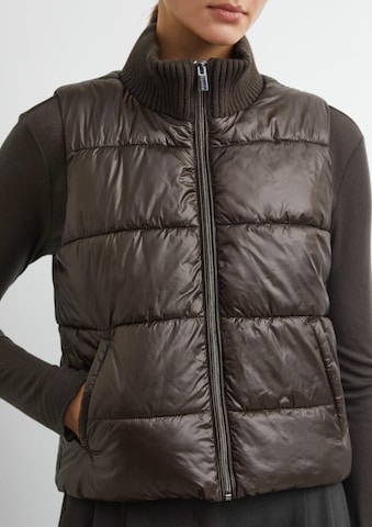 COMMA Vest in Brown
