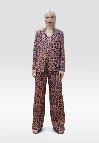 Lola Casademunt Blejzr – hnědá