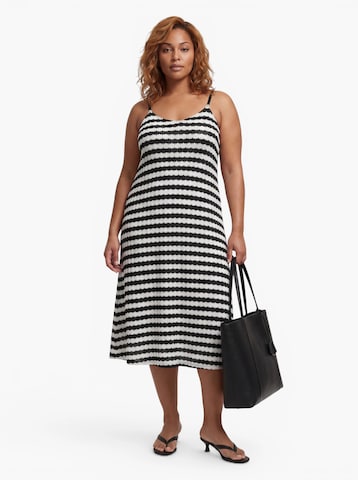 ONLY Carmakoma Dress 'CAREVARA' in Black: front