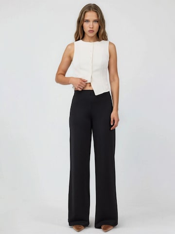 Wide Leg Pantalon Busem en noir : devant