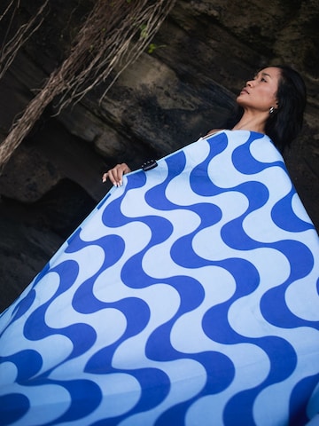 woodsandwaves - Toalla de playa 'Copacabana Sea XXL' en azul