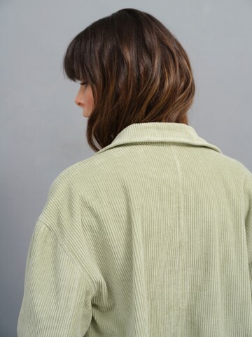 A LOT LESS Between-Season Jacket 'Cara' in Green