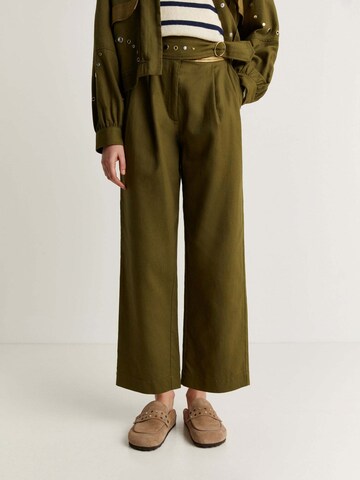 Scalpers Wide leg Pleat-Front Pants in Green: front