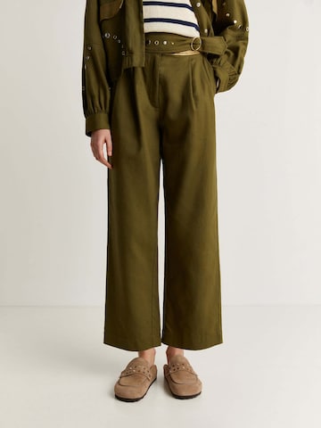 Wide leg Pantaloni con pieghe di Scalpers in verde: frontale