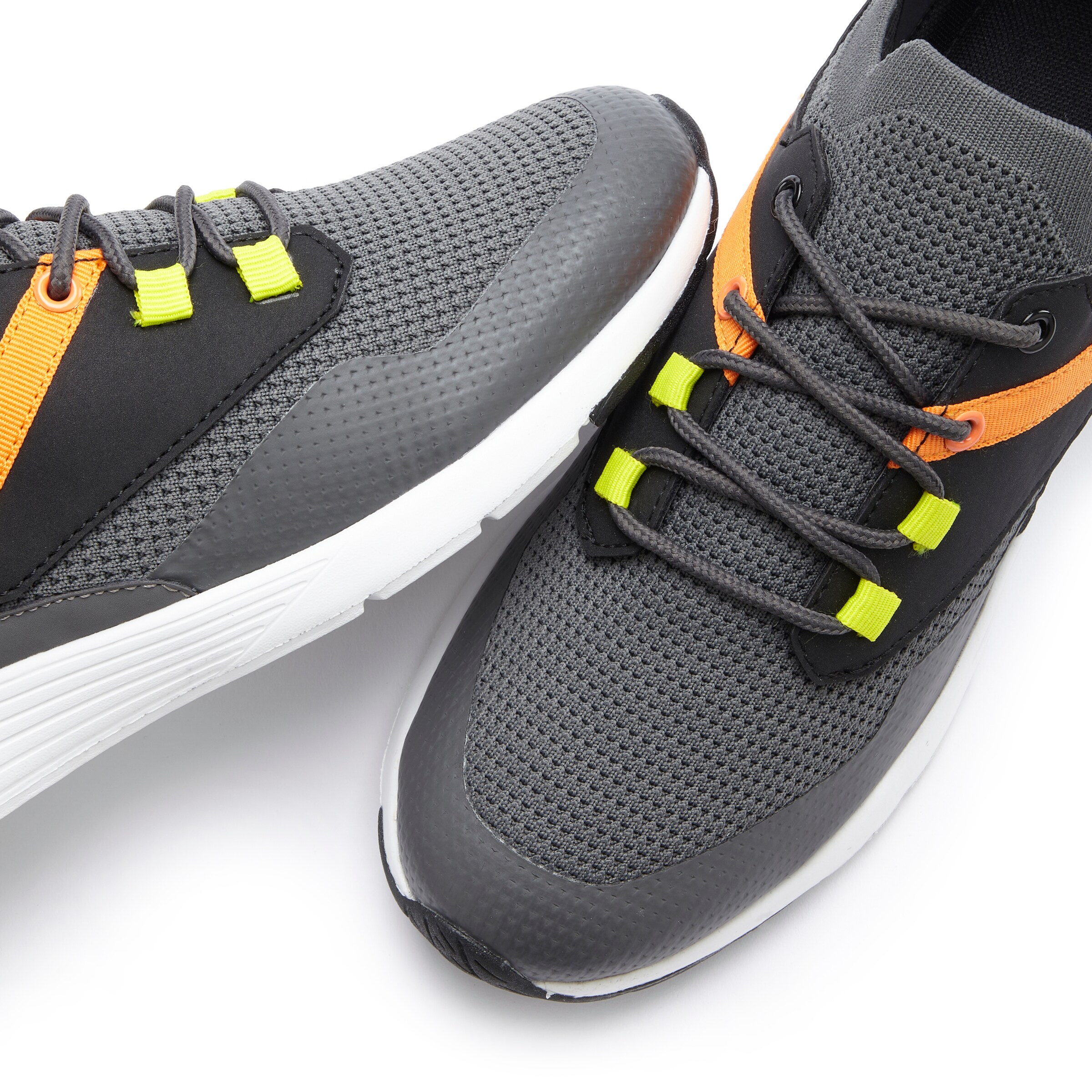 Authentic Le Jogger Sneaker in Grau