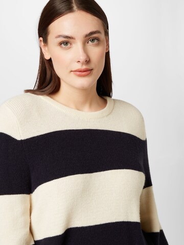 Pull-over 'DARIA' ONLY Carmakoma en beige