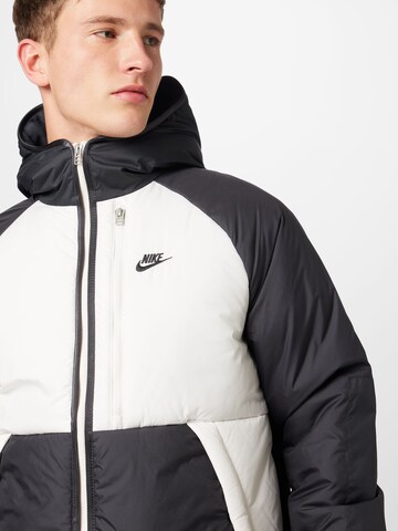 Nike Sportswear Jacke in Grau