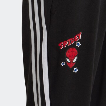ADIDAS SPORTSWEAR Loosefit Sportovní kalhoty 'Marvel Spider-Man' – černá