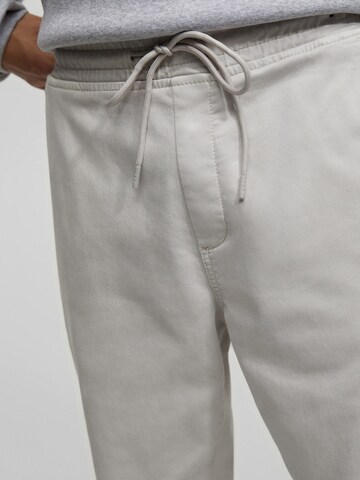 Pull&Bear Дънки Tapered Leg Панталон в сиво