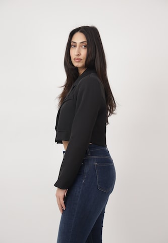 Elara Blazer in Black