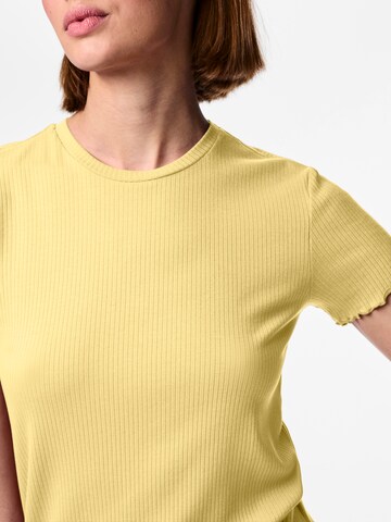 Maglietta 'PCNicca' di PIECES in giallo
