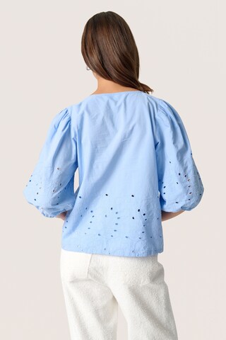 SOAKED IN LUXURY Blouse 'Manja' in Blauw