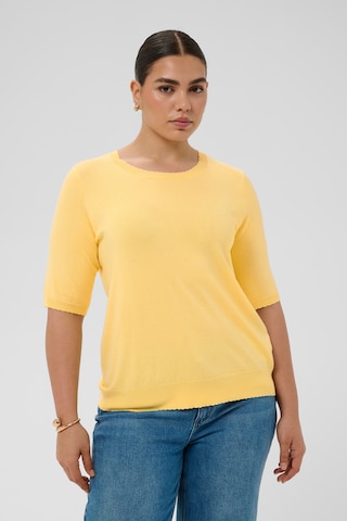 KAFFE CURVE Sweater in Yellow: front