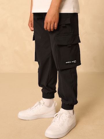 Tapered Pantaloni de la Next pe negru