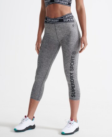 Skinny Pantalon de sport Superdry en gris : devant