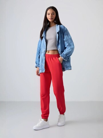 Tommy Life Tapered Broek 'Jogginghose' in Rood