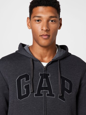 GAP - Sudadera con cremallera en gris