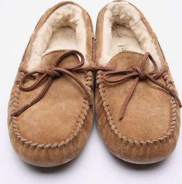 UGG Flats & Loafers in 38 in Brown
