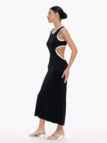 4TAILORS Mekko 'Echo' värissä musta