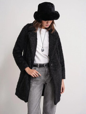 MixRay Between-Seasons Coat in Black