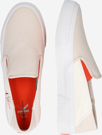 Calvin Klein Jeans - Sapatilhas slip-on em bege