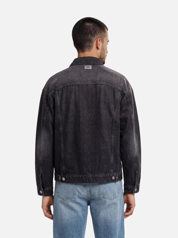 HEFTYKA Between-Season Jacket in Black