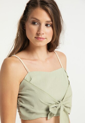 IZIA Top in Green