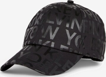 Calvin Klein Jeans Cap in Black: front